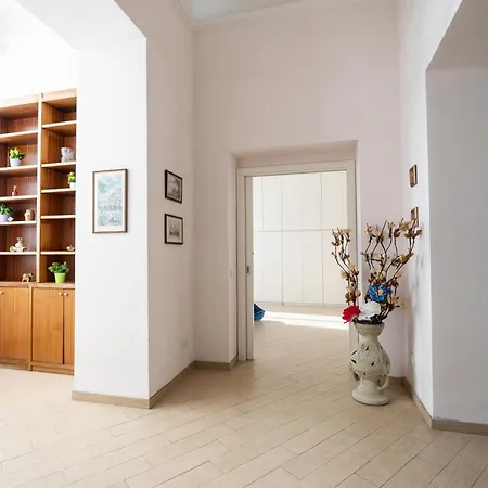 Alessandra- Comfort E Spazio A Naples